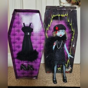 2004 Mezco Living Dead DollsFashion Victims Series 2 Hollywood complete